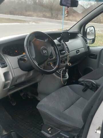 Серый Опель Виваро, объемом двигателя 1.9 л и пробегом 460 тыс. км за 5300 $, фото 16 на Automoto.ua