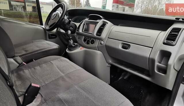 Серый Опель Виваро, объемом двигателя 1.9 л и пробегом 200 тыс. км за 6800 $, фото 6 на Automoto.ua