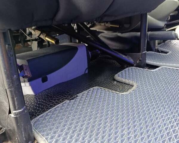 Серый Опель Виваро, объемом двигателя 1.9 л и пробегом 472 тыс. км за 7300 $, фото 7 на Automoto.ua