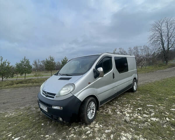 Серый Опель Виваро, объемом двигателя 2.5 л и пробегом 240 тыс. км за 7400 $, фото 6 на Automoto.ua