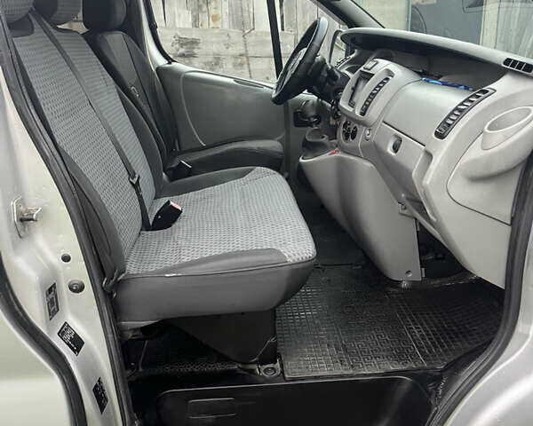 Серый Опель Виваро, объемом двигателя 1.87 л и пробегом 220 тыс. км за 6950 $, фото 15 на Automoto.ua