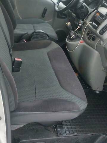 Серый Опель Виваро, объемом двигателя 1.9 л и пробегом 460 тыс. км за 5300 $, фото 15 на Automoto.ua