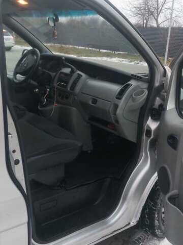 Серый Опель Виваро, объемом двигателя 1.9 л и пробегом 460 тыс. км за 5300 $, фото 13 на Automoto.ua