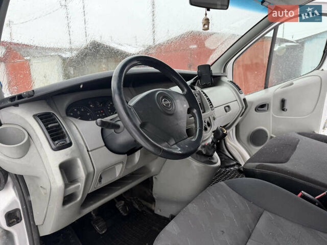 Сірий Опель Віваро, об'ємом двигуна 1.87 л та пробігом 460 тис. км за 4750 $, фото 20 на Automoto.ua