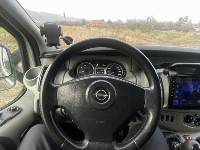 Серый Опель Виваро, объемом двигателя 2.5 л и пробегом 240 тыс. км за 7400 $, фото 9 на Automoto.ua