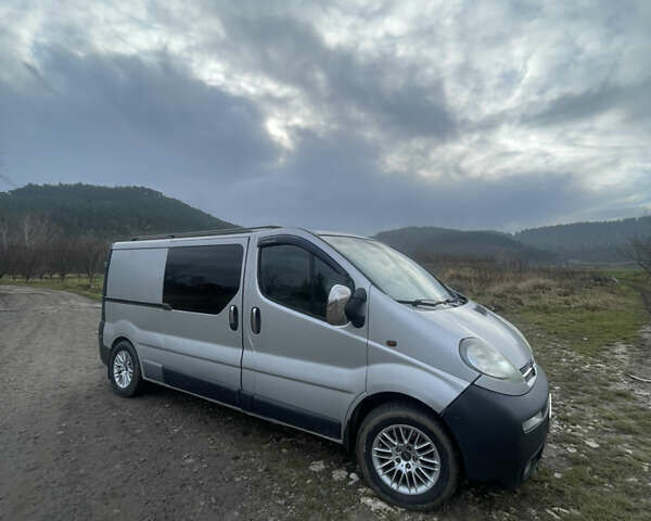 Серый Опель Виваро, объемом двигателя 2.5 л и пробегом 240 тыс. км за 7400 $, фото 1 на Automoto.ua