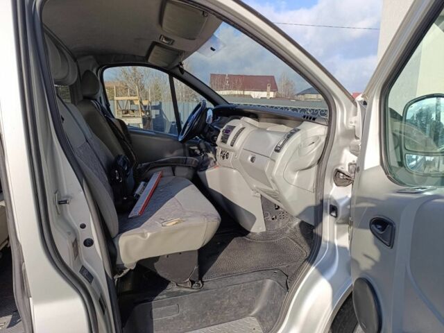 Серый Опель Виваро, объемом двигателя 1.9 л и пробегом 370 тыс. км за 6300 $, фото 4 на Automoto.ua