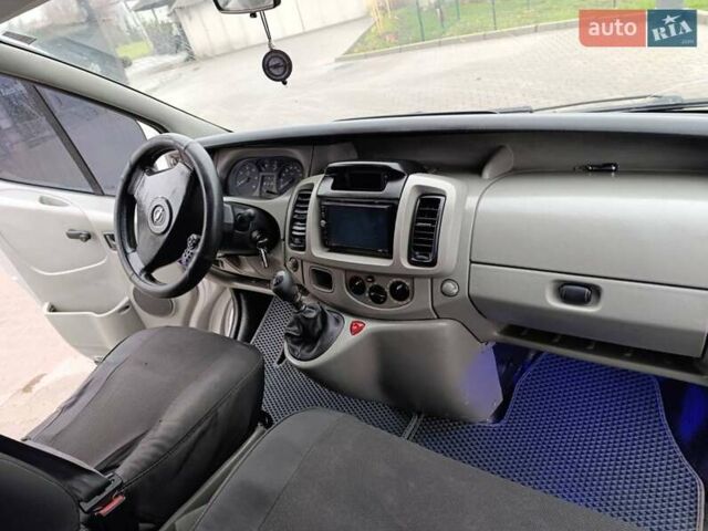 Серый Опель Виваро, объемом двигателя 1.9 л и пробегом 472 тыс. км за 7300 $, фото 2 на Automoto.ua