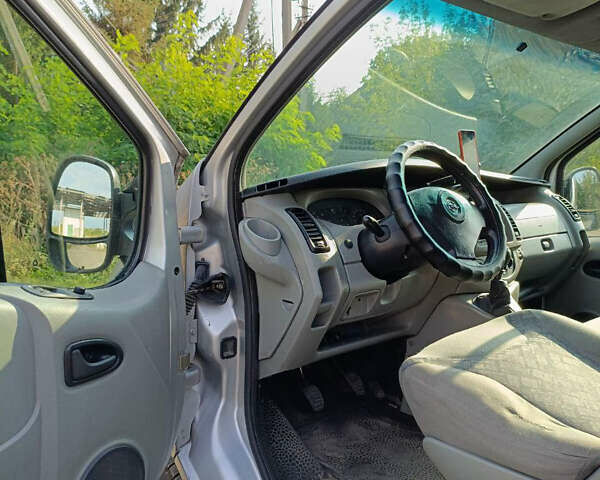 Серый Опель Виваро, объемом двигателя 1.9 л и пробегом 550 тыс. км за 7500 $, фото 7 на Automoto.ua