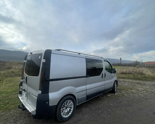 Серый Опель Виваро, объемом двигателя 2.5 л и пробегом 240 тыс. км за 7400 $, фото 2 на Automoto.ua