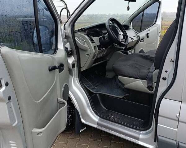 Серый Опель Виваро, объемом двигателя 1.9 л и пробегом 472 тыс. км за 7300 $, фото 4 на Automoto.ua