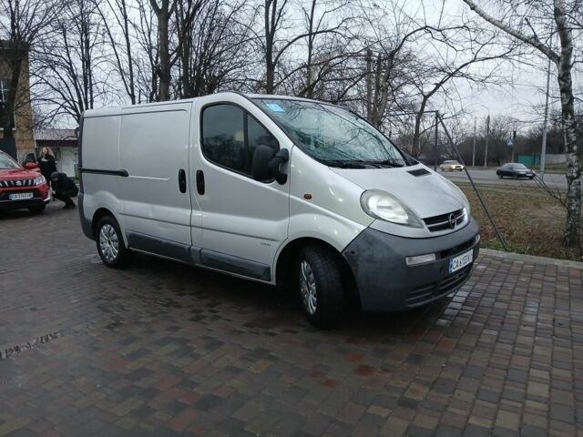 Серый Опель Виваро, объемом двигателя 1.9 л и пробегом 303 тыс. км за 6500 $, фото 2 на Automoto.ua