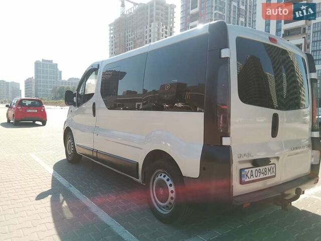 Серый Опель Виваро, объемом двигателя 1.9 л и пробегом 340 тыс. км за 7800 $, фото 2 на Automoto.ua