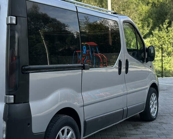 Сірий Опель Віваро, об'ємом двигуна 2.5 л та пробігом 390 тис. км за 5950 $, фото 7 на Automoto.ua