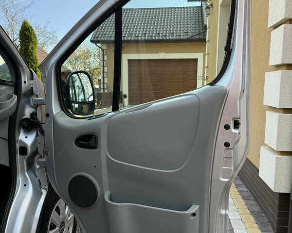 Сірий Опель Віваро, об'ємом двигуна 1.9 л та пробігом 280 тис. км за 7450 $, фото 13 на Automoto.ua