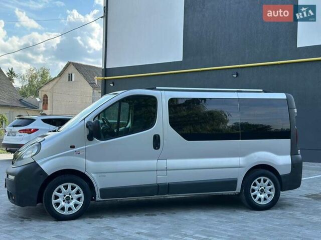Серый Опель Виваро, объемом двигателя 2.46 л и пробегом 420 тыс. км за 5999 $, фото 4 на Automoto.ua