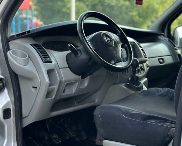 Серый Опель Виваро, объемом двигателя 2.46 л и пробегом 420 тыс. км за 5999 $, фото 14 на Automoto.ua