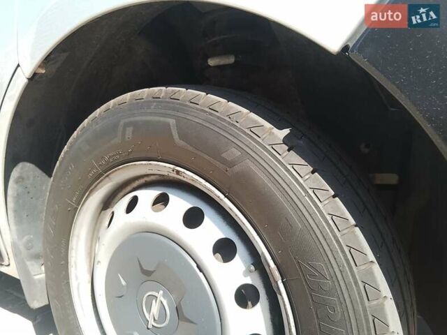 Серый Опель Виваро, объемом двигателя 1.9 л и пробегом 340 тыс. км за 7800 $, фото 15 на Automoto.ua