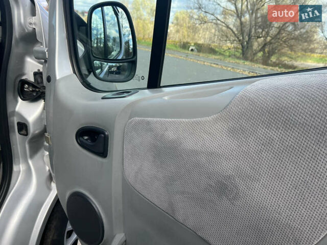 Серый Опель Виваро, объемом двигателя 1.9 л и пробегом 330 тыс. км за 10500 $, фото 14 на Automoto.ua