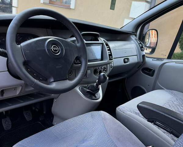 Сірий Опель Віваро, об'ємом двигуна 1.9 л та пробігом 280 тис. км за 7450 $, фото 10 на Automoto.ua