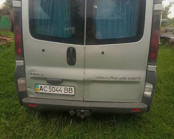 Серый Опель Виваро, объемом двигателя 2.5 л и пробегом 330 тыс. км за 6500 $, фото 2 на Automoto.ua