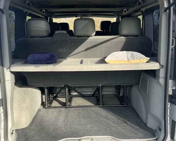 Серый Опель Виваро, объемом двигателя 1.9 л и пробегом 330 тыс. км за 10500 $, фото 7 на Automoto.ua