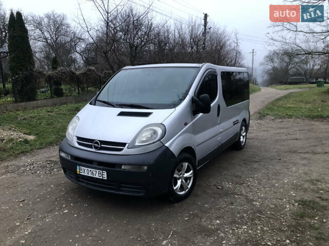 Сірий Опель Віваро, об'ємом двигуна 1.9 л та пробігом 350 тис. км за 5650 $, фото 1 на Automoto.ua