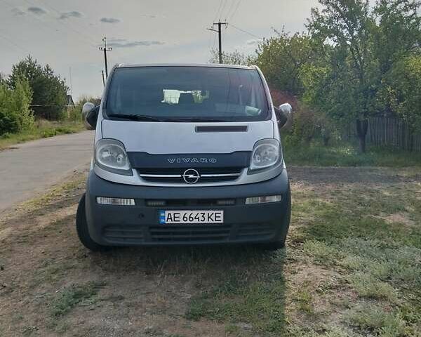 Сірий Опель Віваро, об'ємом двигуна 1.9 л та пробігом 390 тис. км за 8500 $, фото 21 на Automoto.ua