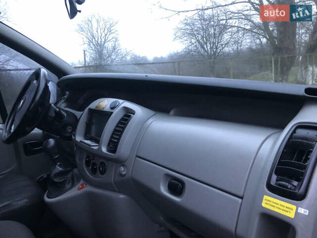 Сірий Опель Віваро, об'ємом двигуна 1.9 л та пробігом 350 тис. км за 5650 $, фото 57 на Automoto.ua