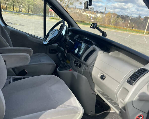 Серый Опель Виваро, объемом двигателя 1.9 л и пробегом 330 тыс. км за 10500 $, фото 15 на Automoto.ua