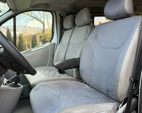 Сірий Опель Віваро, об'ємом двигуна 1.9 л та пробігом 280 тис. км за 7450 $, фото 9 на Automoto.ua