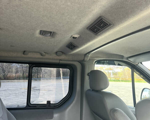 Серый Опель Виваро, объемом двигателя 1.9 л и пробегом 330 тыс. км за 10500 $, фото 11 на Automoto.ua