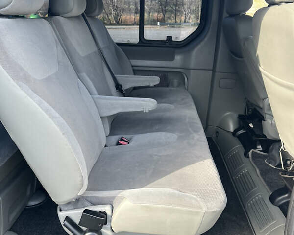 Серый Опель Виваро, объемом двигателя 1.9 л и пробегом 330 тыс. км за 10500 $, фото 10 на Automoto.ua