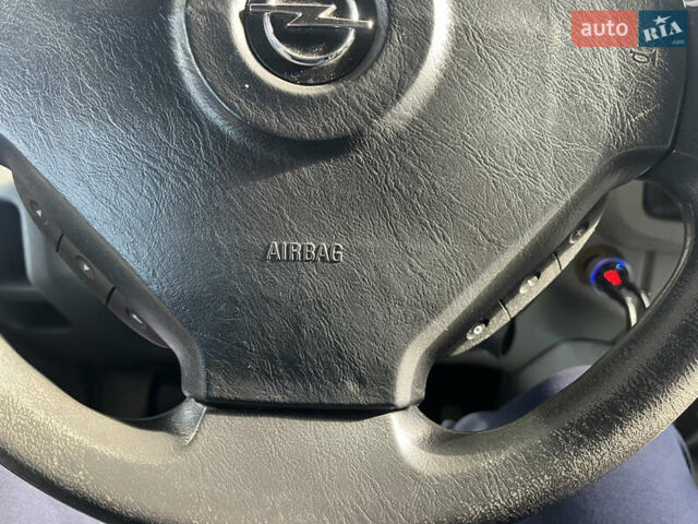 Серый Опель Виваро, объемом двигателя 1.9 л и пробегом 330 тыс. км за 10500 $, фото 31 на Automoto.ua