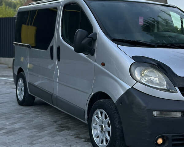 Сірий Опель Віваро, об'ємом двигуна 2.5 л та пробігом 390 тис. км за 5950 $, фото 10 на Automoto.ua