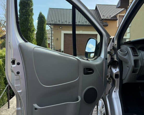 Сірий Опель Віваро, об'ємом двигуна 1.9 л та пробігом 280 тис. км за 7450 $, фото 7 на Automoto.ua
