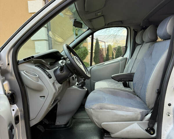 Сірий Опель Віваро, об'ємом двигуна 1.9 л та пробігом 280 тис. км за 7450 $, фото 8 на Automoto.ua