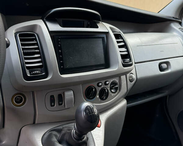 Сірий Опель Віваро, об'ємом двигуна 1.9 л та пробігом 280 тис. км за 7450 $, фото 12 на Automoto.ua