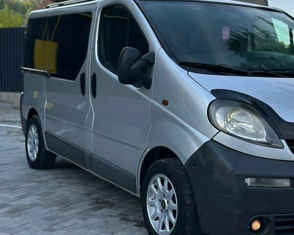 Серый Опель Виваро, объемом двигателя 2.46 л и пробегом 420 тыс. км за 5999 $, фото 7 на Automoto.ua