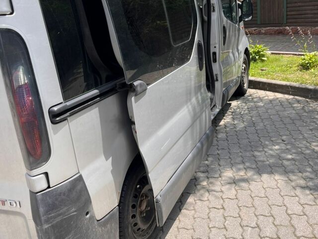 Сірий Опель Віваро, об'ємом двигуна 0 л та пробігом 350 тис. км за 3900 $, фото 9 на Automoto.ua