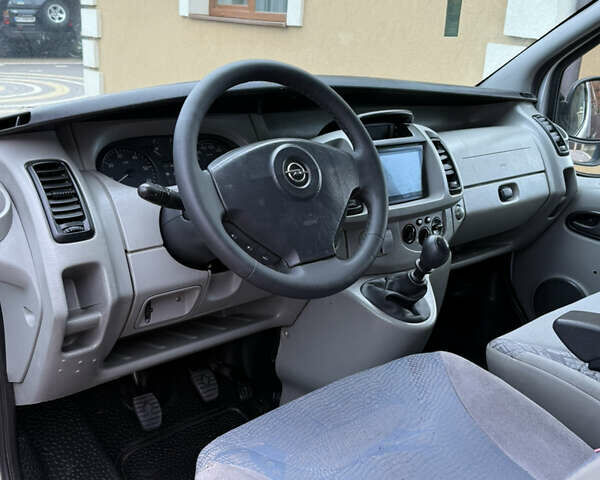 Сірий Опель Віваро, об'ємом двигуна 1.9 л та пробігом 280 тис. км за 7450 $, фото 25 на Automoto.ua