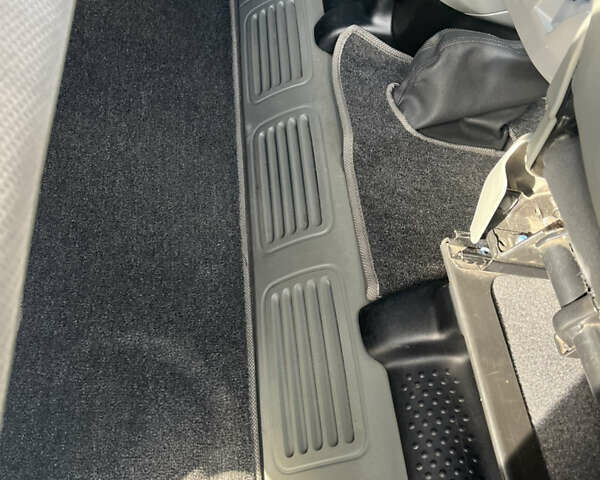 Серый Опель Виваро, объемом двигателя 1.9 л и пробегом 330 тыс. км за 10500 $, фото 12 на Automoto.ua