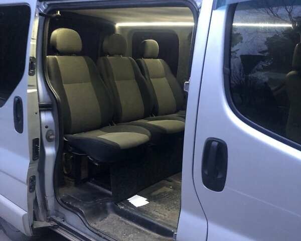 Сірий Опель Віваро, об'ємом двигуна 2.46 л та пробігом 400 тис. км за 6000 $, фото 7 на Automoto.ua