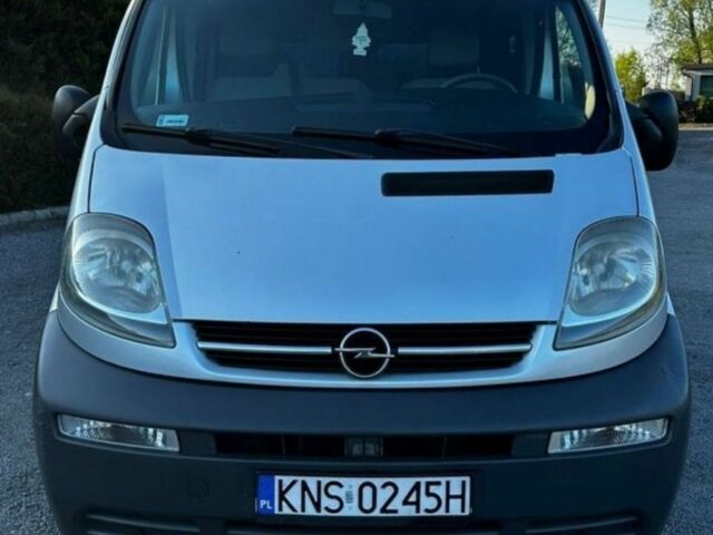 Серый Опель Виваро, объемом двигателя 1.9 л и пробегом 300 тыс. км за 2000 $, фото 2 на Automoto.ua