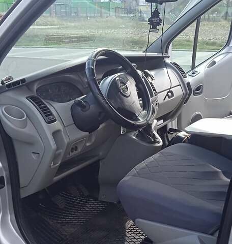 Серый Опель Виваро, объемом двигателя 2.46 л и пробегом 420 тыс. км за 6800 $, фото 11 на Automoto.ua