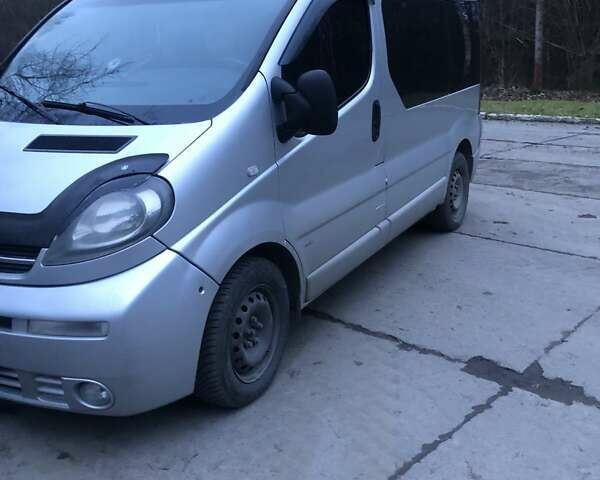 Сірий Опель Віваро, об'ємом двигуна 2.46 л та пробігом 400 тис. км за 6000 $, фото 1 на Automoto.ua
