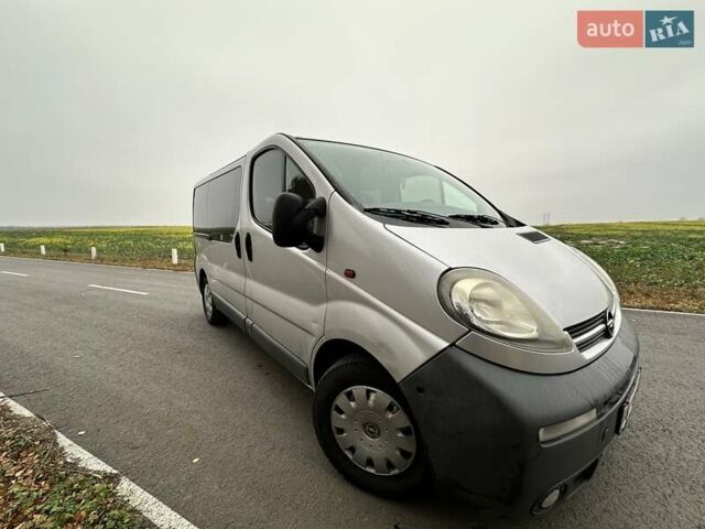 Серый Опель Виваро, объемом двигателя 2.46 л и пробегом 404 тыс. км за 7400 $, фото 9 на Automoto.ua