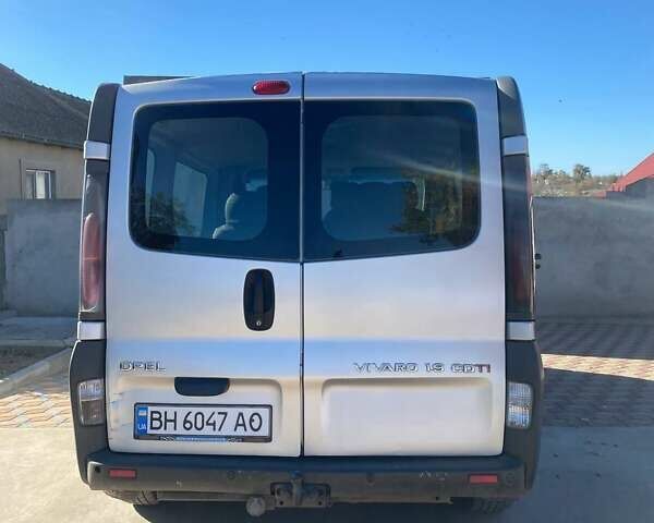 Серый Опель Виваро, объемом двигателя 1.9 л и пробегом 314 тыс. км за 7000 $, фото 2 на Automoto.ua