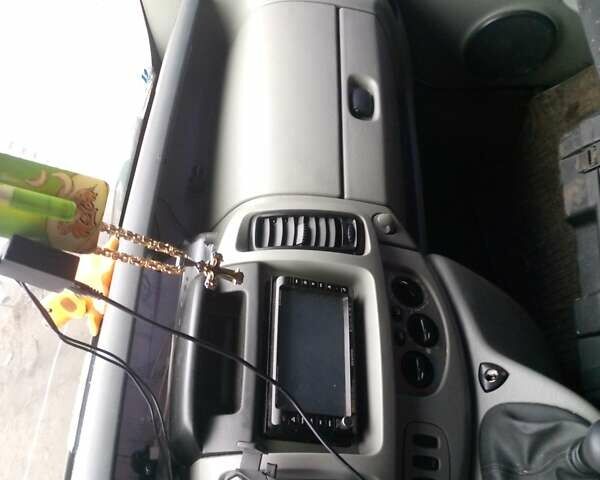 Серый Опель Виваро, объемом двигателя 2.46 л и пробегом 300 тыс. км за 7800 $, фото 6 на Automoto.ua