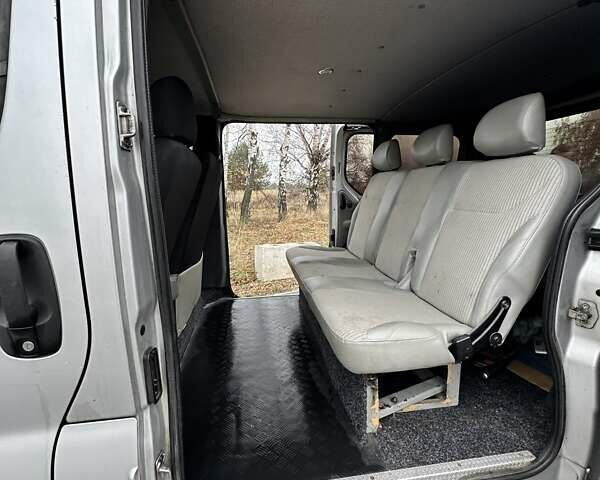 Серый Опель Виваро, объемом двигателя 2.46 л и пробегом 404 тыс. км за 7400 $, фото 8 на Automoto.ua